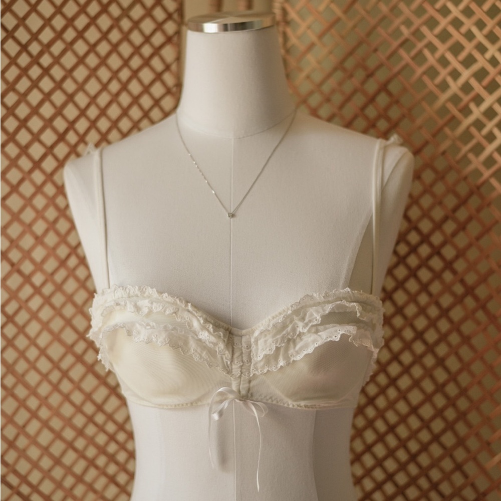 “I do” Victoria’s Secret Collection bra